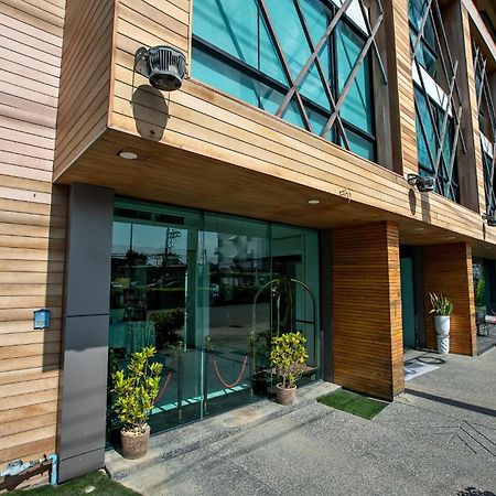 Holatel Hotell Phitsanulok Exteriör bild