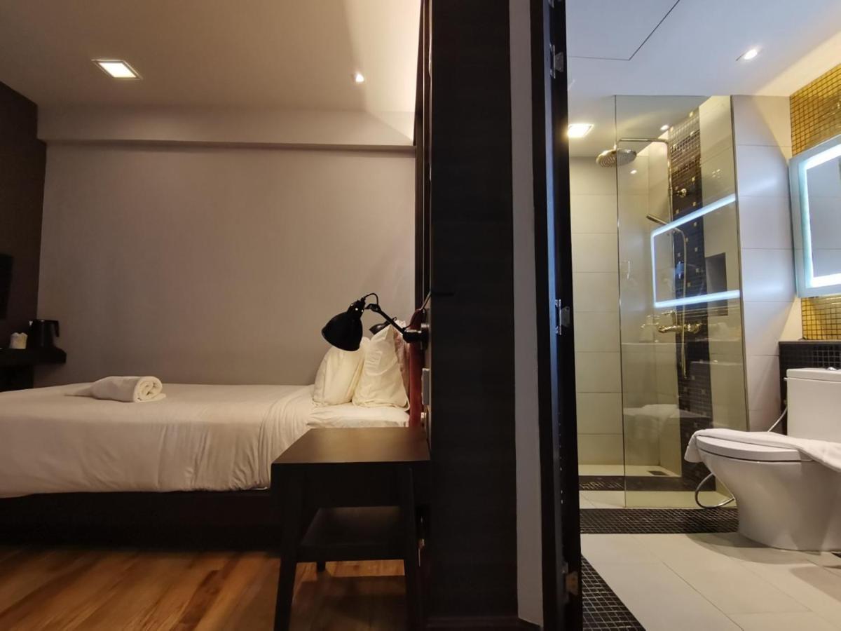 Holatel Hotell Phitsanulok Exteriör bild