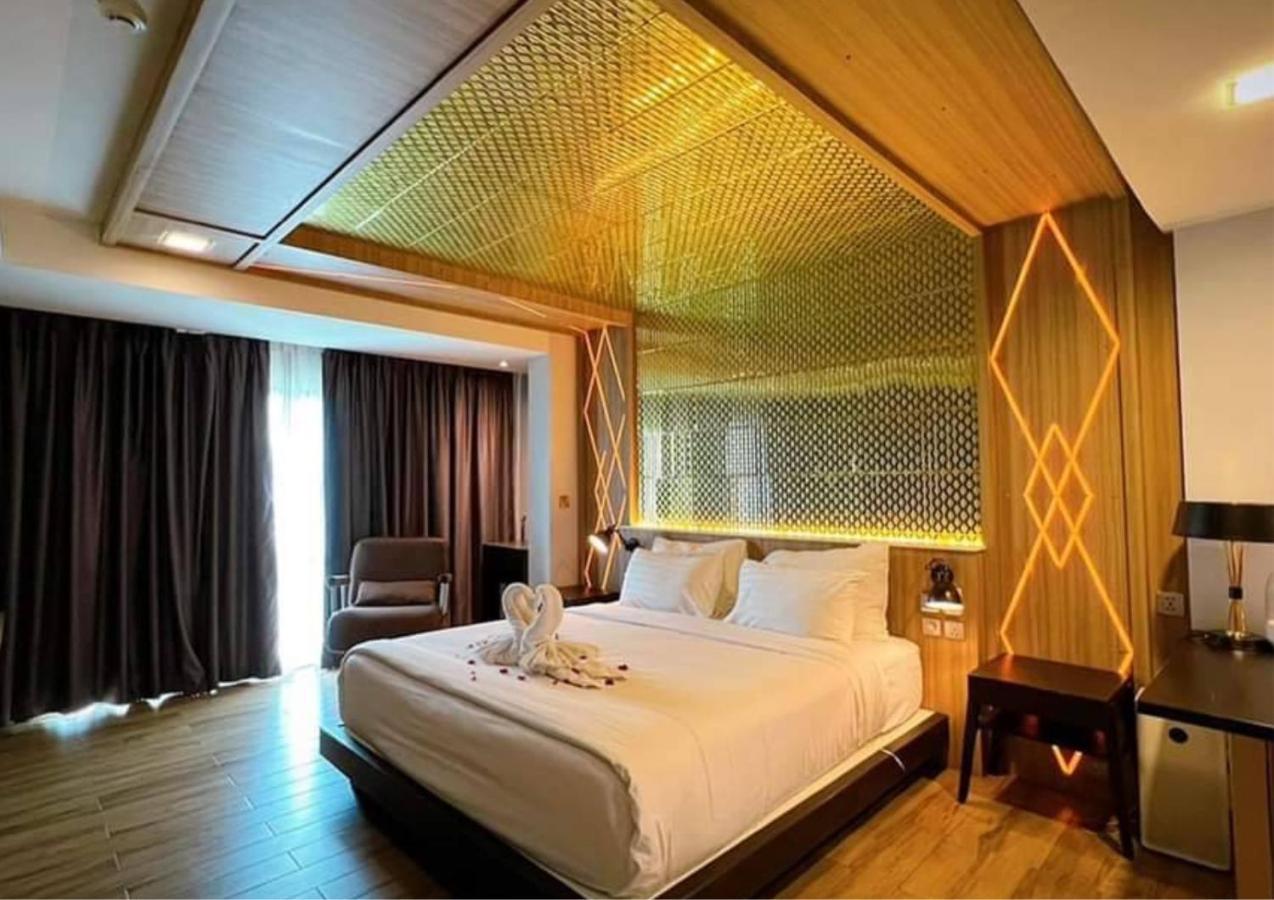 Holatel Hotell Phitsanulok Exteriör bild