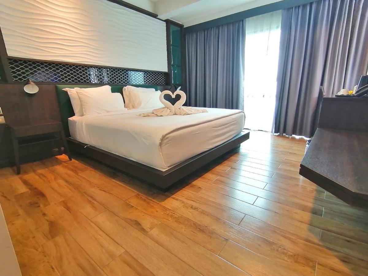 Holatel Hotell Phitsanulok Exteriör bild