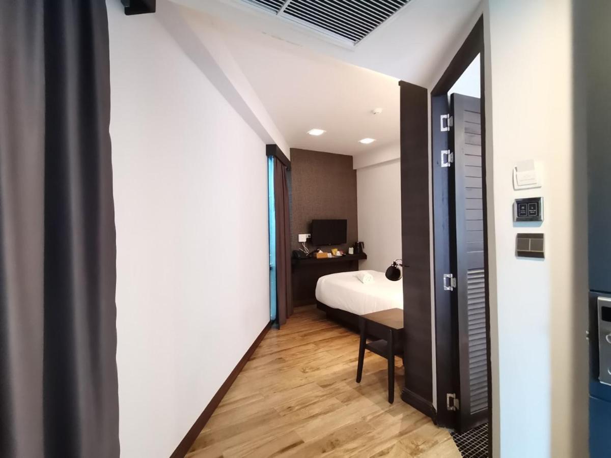 Holatel Hotell Phitsanulok Exteriör bild