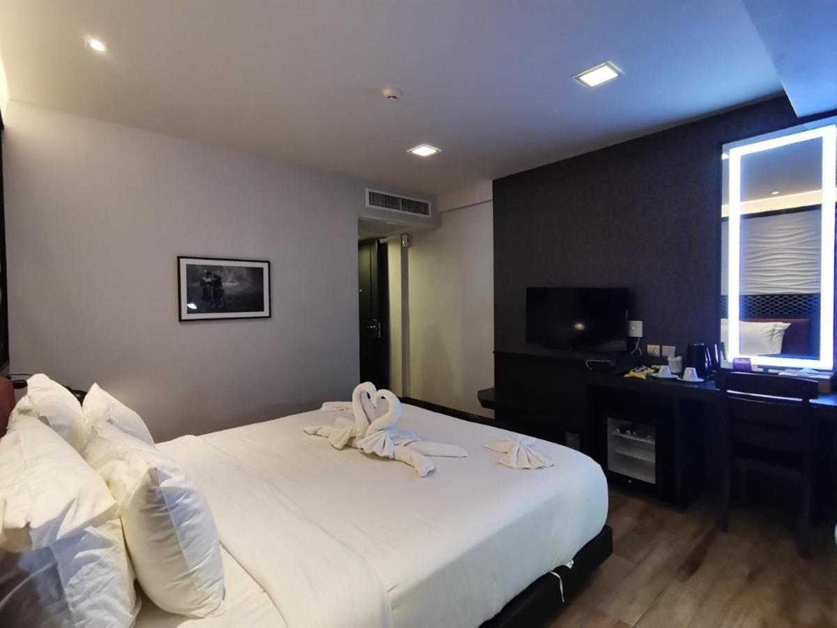Holatel Hotell Phitsanulok Exteriör bild