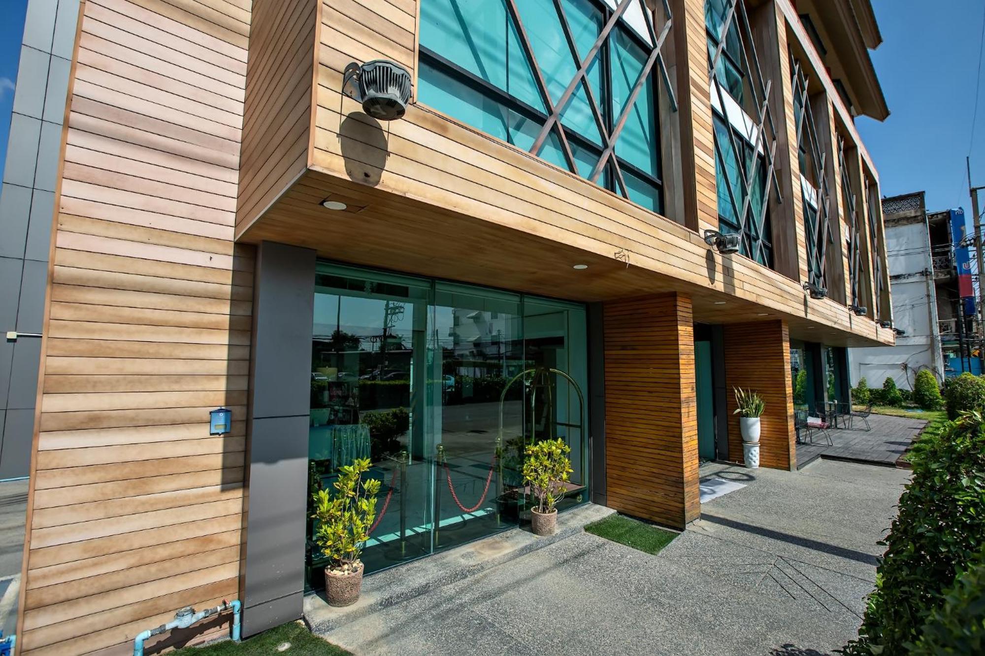 Holatel Hotell Phitsanulok Exteriör bild
