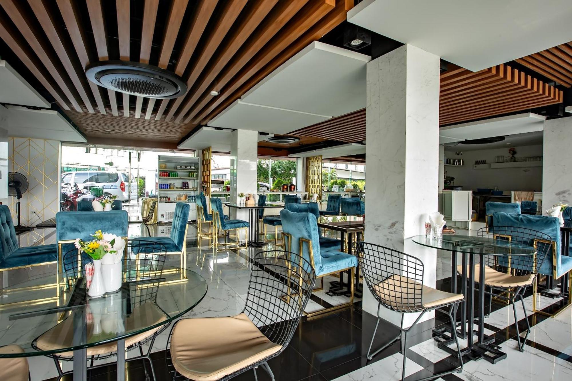 Holatel Hotell Phitsanulok Exteriör bild