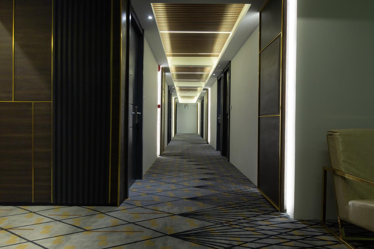 Holatel Hotell Phitsanulok Exteriör bild